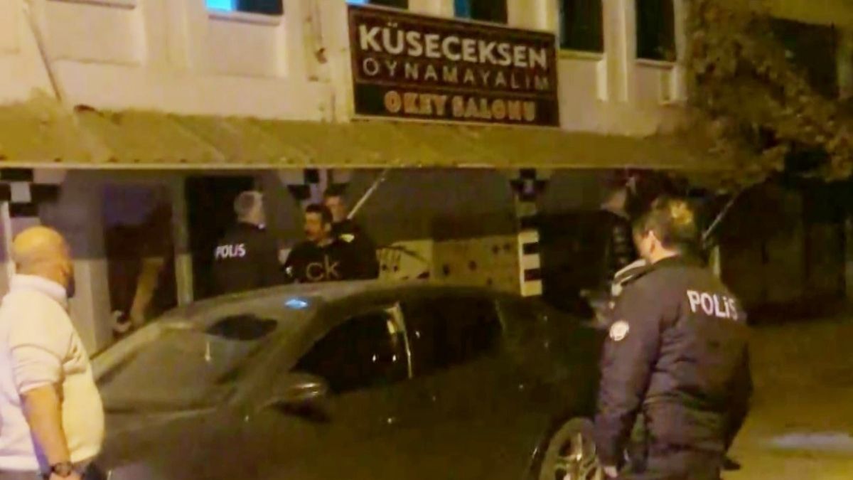 Aksaray’da ‘Küseceksen Oynamayalım’ Kahvehanesindeki Kavga Kameralara Yansıdı! 3 Kişi Yaralandı (5)