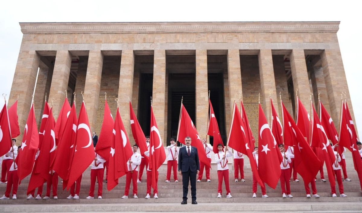 Bakan Tekin, 81 Ilden Öğretmenlerle Anıtkabir'i Ziyaret Etti (1)