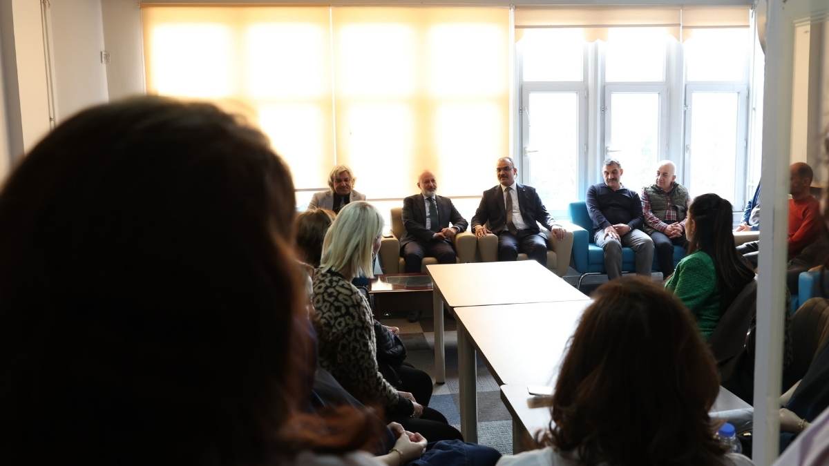 Başkan Çolakbayrakdar Öğretmenlere Sürpriz Yaptı Bakın Ne Dağıttı4