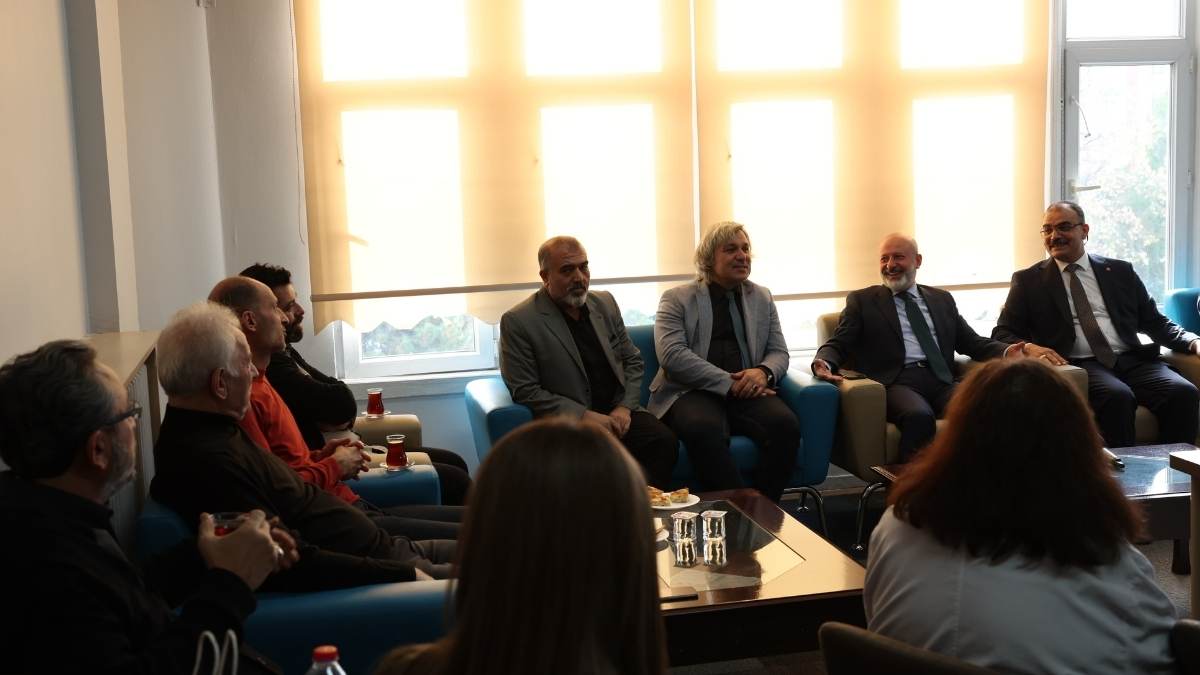 Başkan Çolakbayrakdar Öğretmenlere Sürpriz Yaptı Bakın Ne Dağıttı5