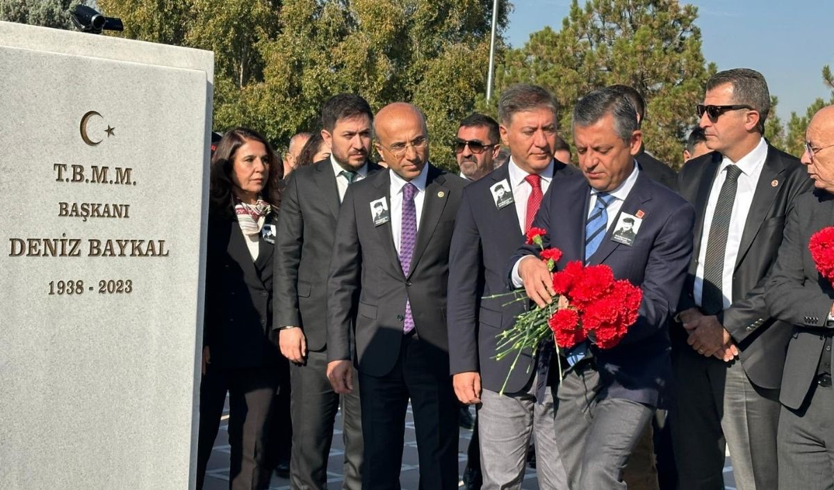 Bülent Ecevit Ve Deniz Baykal’ı Kabirleri B (2)