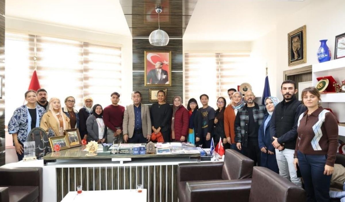 Bünyan Halısı Hediye Edildi