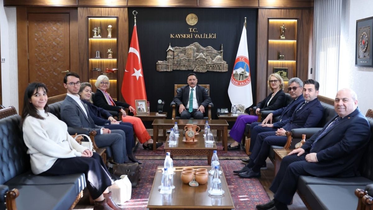 Büyükelçi Valiyi Ziyaret Etti (3)