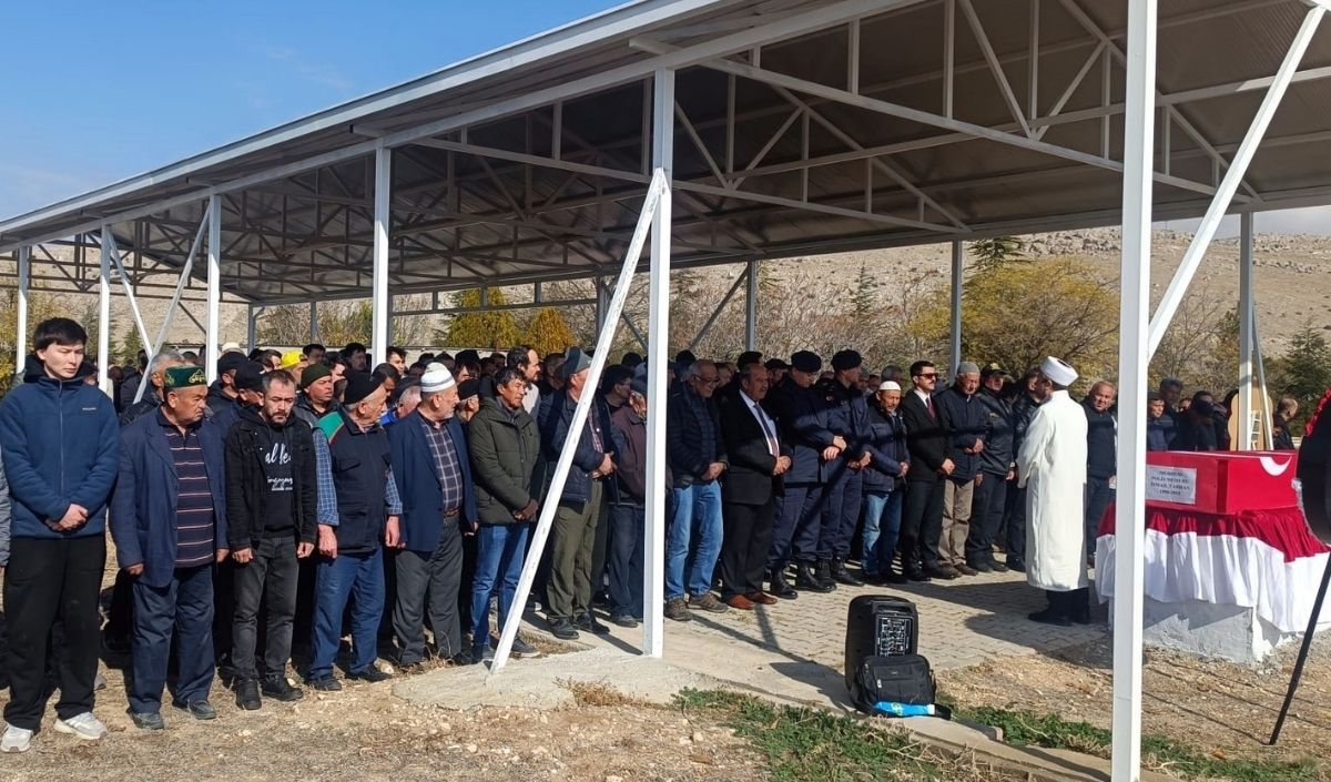 Cansız Bedeni Bulunan Polis Memuru Konya’da Son Yolculuğuna Uğurlandı (1)