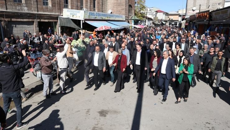 Dem Zafer Parti̇ Cumhuri̇yeti̇n Ortaği (2)