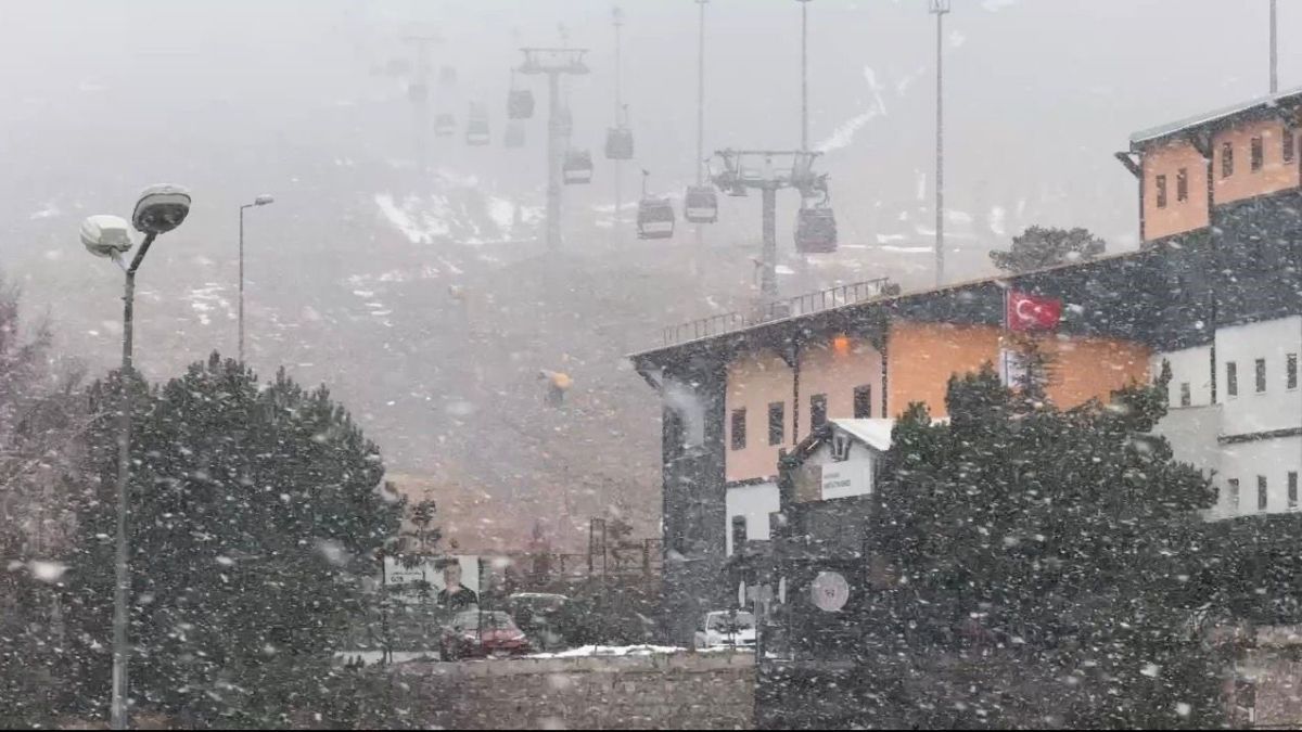 Erciyes’e Yeniden Kar Yağdı! Kayak Sezonu Için Geri Sayım Başladı (1)