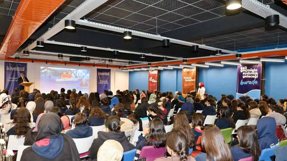 Erü Rektörü Altun 'En Az Üç Dil Öğrenin'2