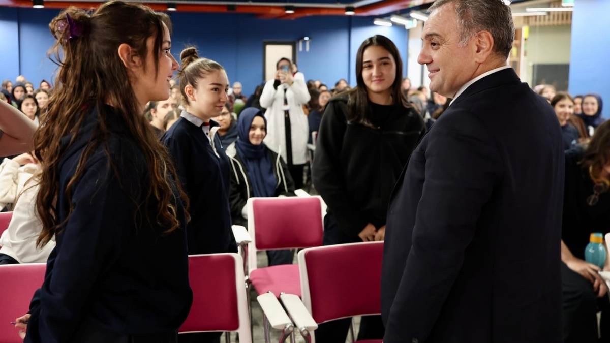 Erü Rektörü Altun 'En Az Üç Dil Öğrenin'4