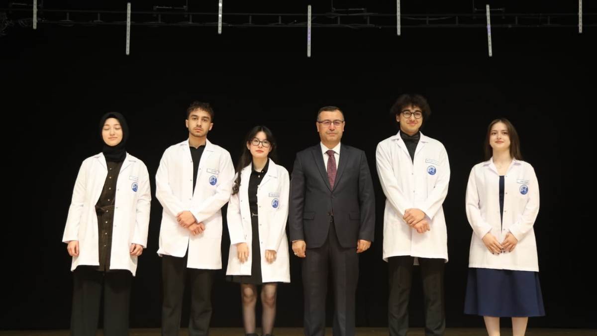 Erü’de Gelenek Devam Ediyor Yeni Dönem Tıp Öğrencileri Beyaz Önlüklerini Giydi2