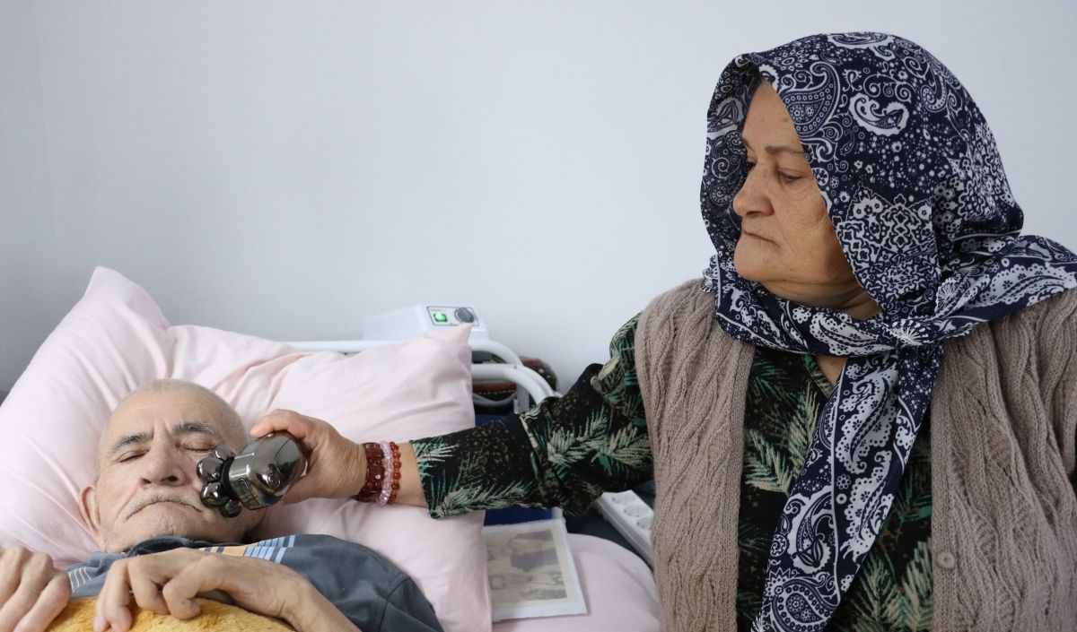 “Eskiden Beni Çok Kıskanırdı, Şimdi Dünyadan Haberi Yok.” (1)