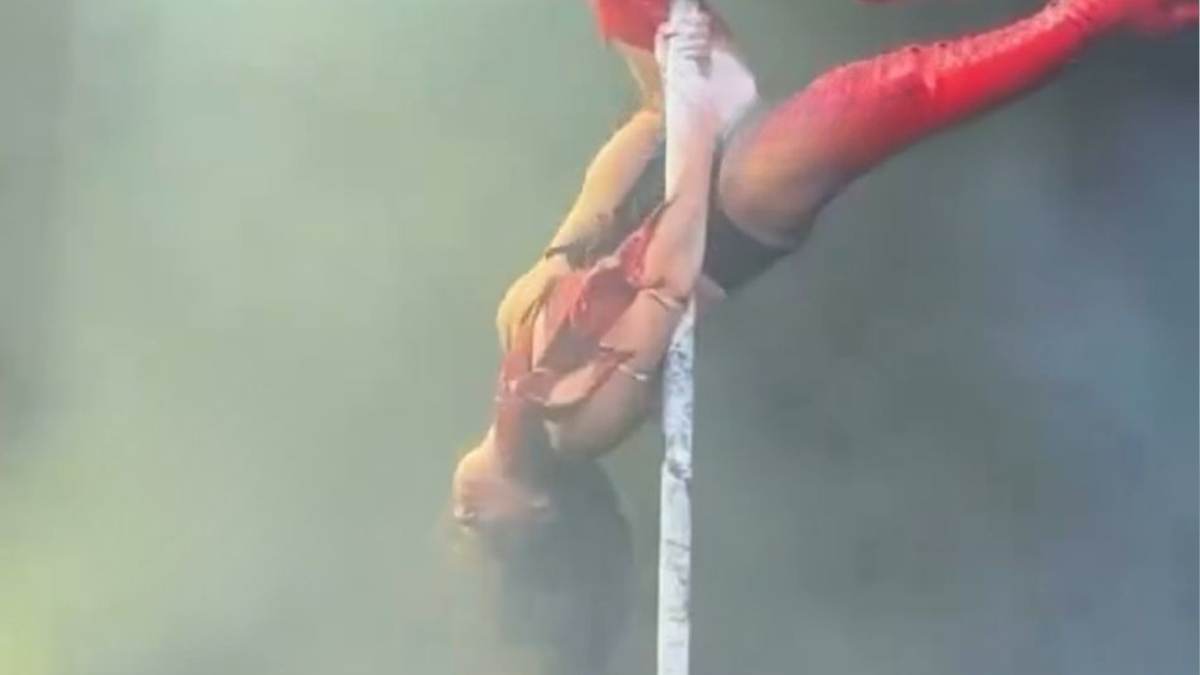 Hayko Cepkin Sınırları Yine Zorladı Direk Dansı Ve Sahne Kostümü Olay Oldu!2