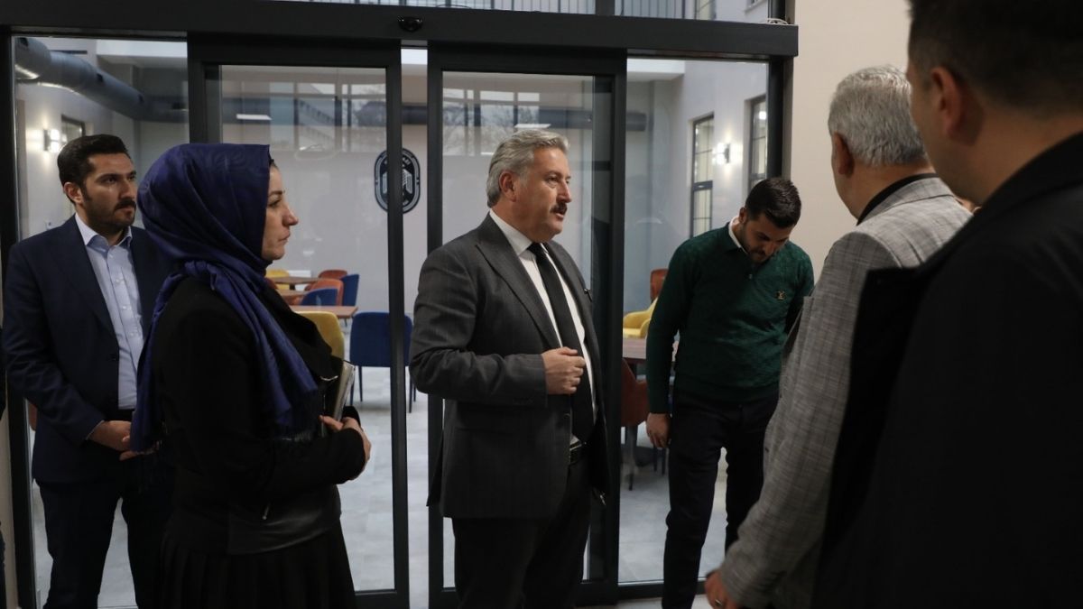 Kafeterya Sosyal Buluşmalar Ve Dinlenme Imkanı Sunacak Rahat Bir Kafeterya Alanı. (3)