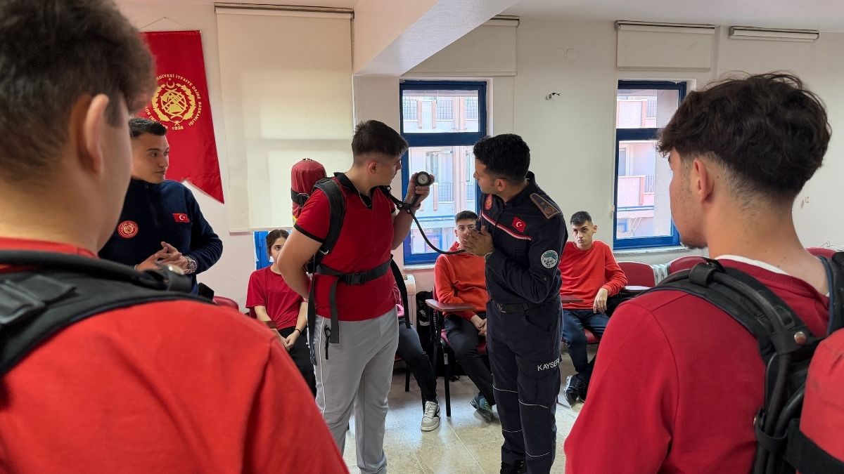 Kayseri Büyükşehir İtfaiyesi’nden Lise Öğrencilerine Uygulamalı Eğitim Desteği (3)