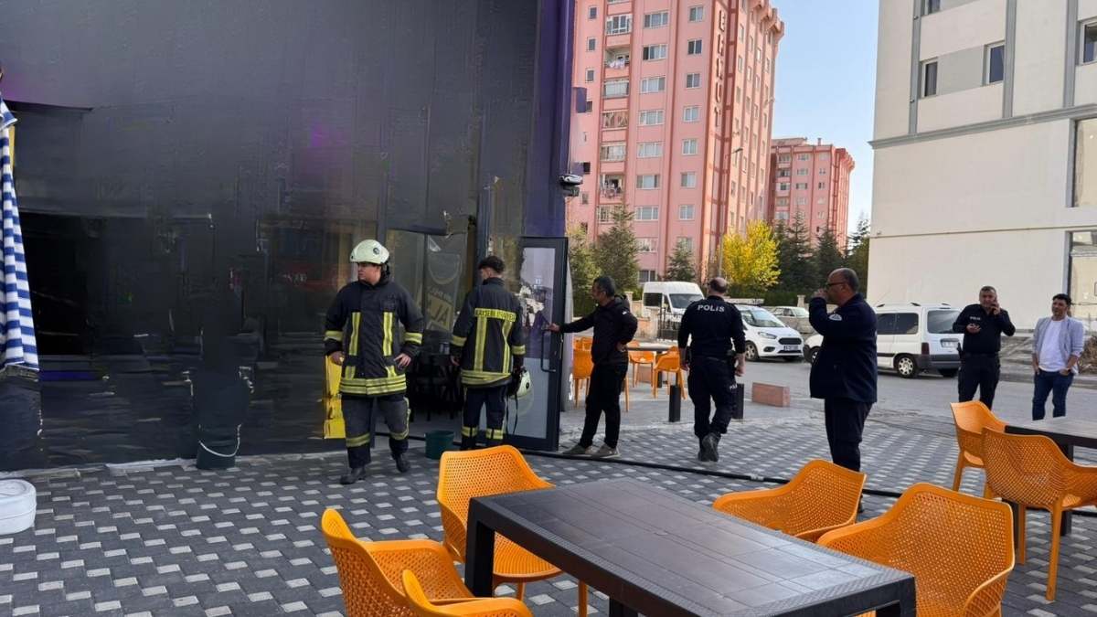 Kayseri'de Döner Dükkanında Bacadan Alevler Çıktı!2