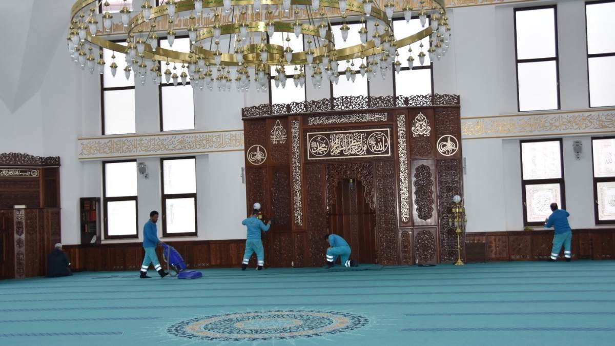 Kayseri’de Eşi Benzeri Yok Kocasinan Camileri Gül Suyu Ile Yıkanıyor