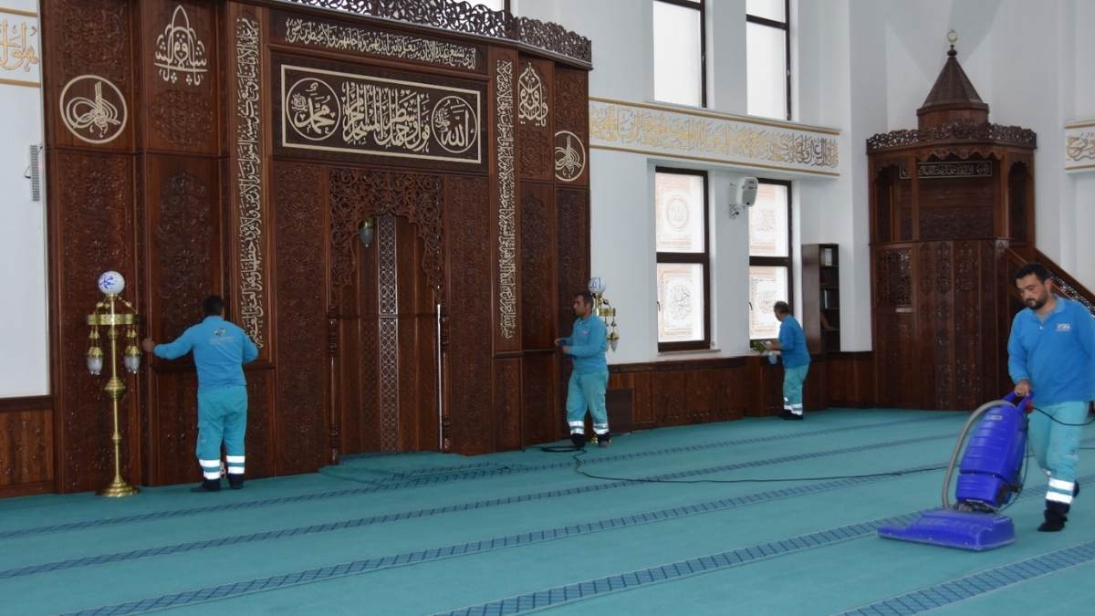 Kayseri’de Eşi Benzeri Yok Kocasinan Camileri Gül Suyu Ile Yıkanıyor2