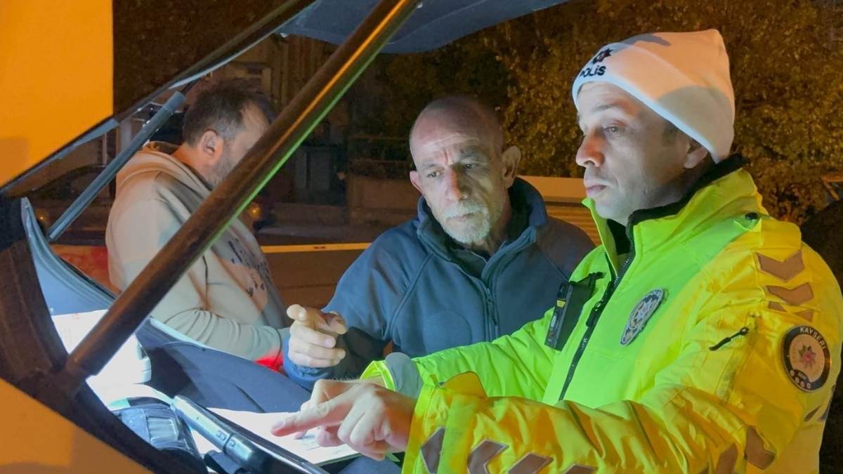 Kayseri’de Film Gibi Olay Ehliyetsiz Sürücü Yakalandı, Çağırdığı Kişi De Ehliyetsiz Çıktı!4