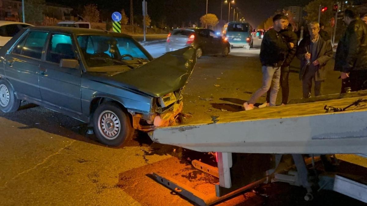 Kayseri’de Korkunç Çarpışma Otomobil Karşı Şeride Uçtu!2