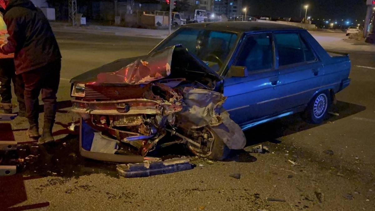 Kayseri’de Korkunç Çarpışma Otomobil Karşı Şeride Uçtu!3