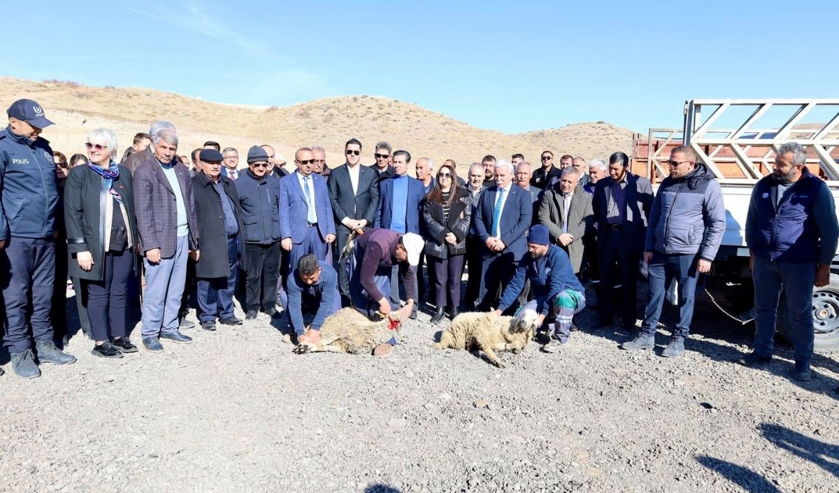 Kayseri’de Pınarbaşı Asfalt Plenti Temel Atma Töreni Gerçekleştirildi (6)