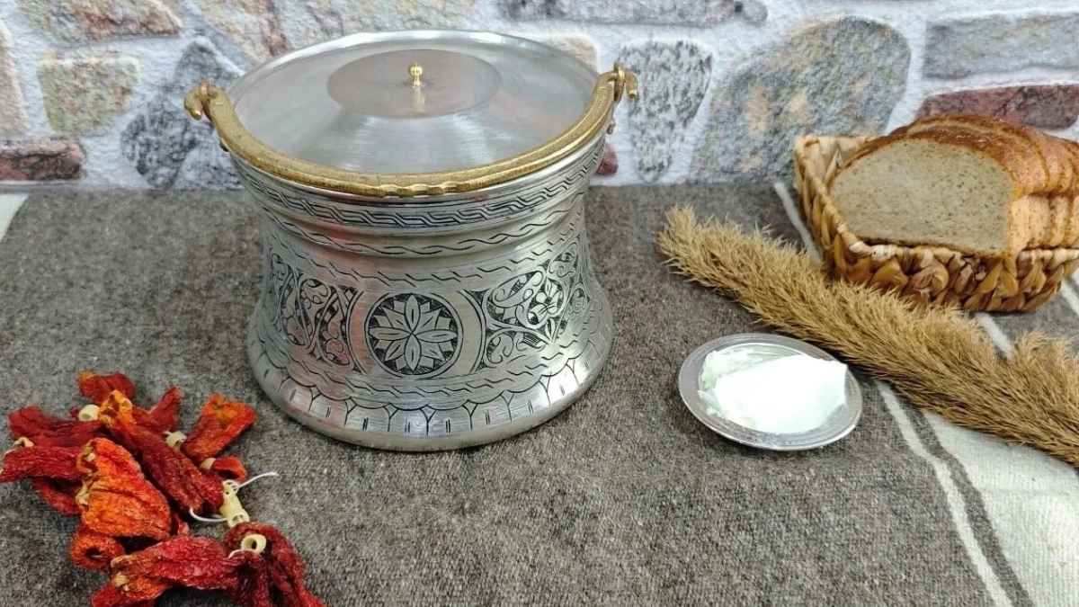 Kayseri'de Sandıklarda Saklanan Eşyalar Servete Dönüştü!2