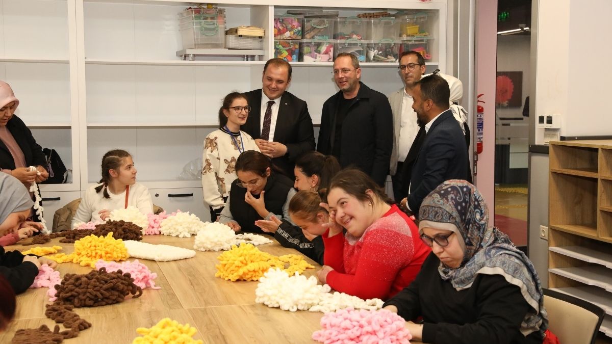 Kayseri’de Sevgi Ilmek Ilmek Örüldü Özel Öğrencilerden Sevgi Evleri’ne Anlamlı Hediye (1)