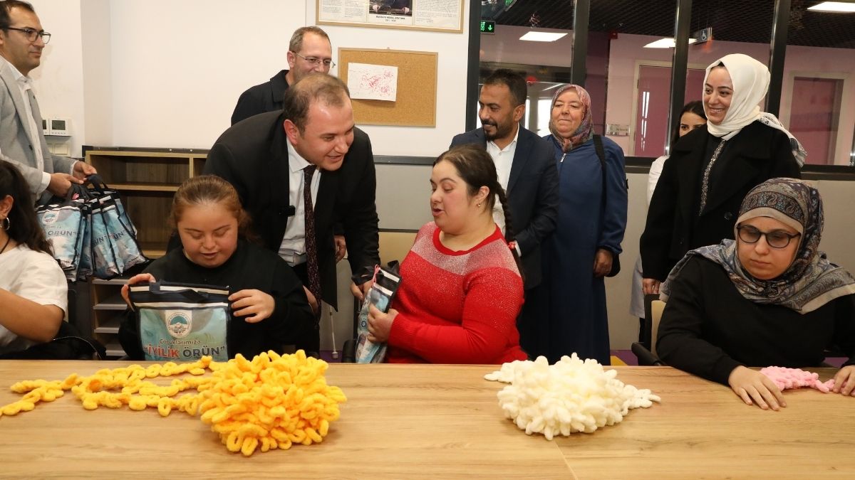 Kayseri’de Sevgi Ilmek Ilmek Örüldü Özel Öğrencilerden Sevgi Evleri’ne Anlamlı Hediye (5)