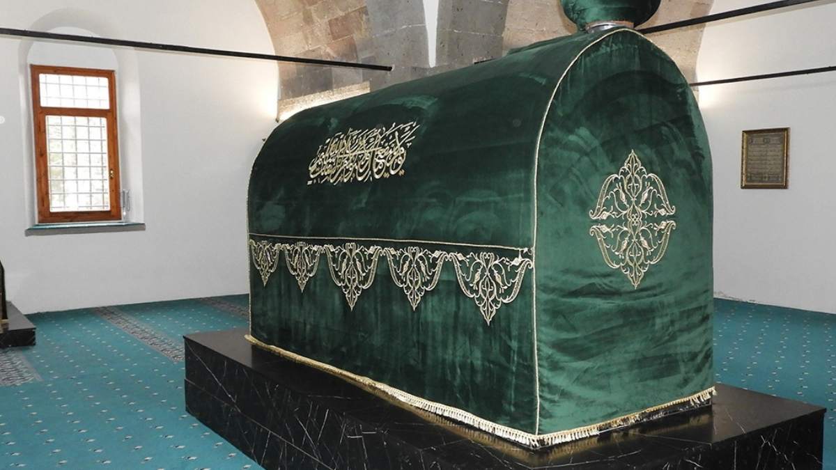 Kayseri'de Seyyid Burhaneddin Türbesinde Neler Oluyor2
