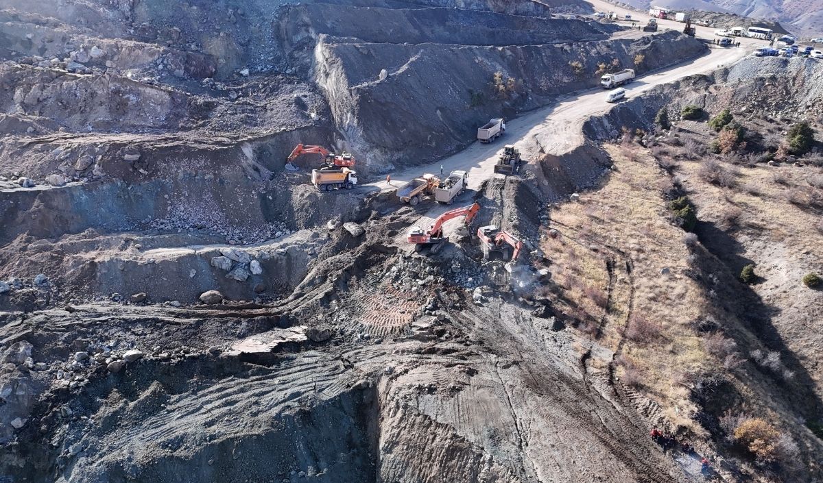 Göçükte kaybolan işçiye arama çalışması durduruldu