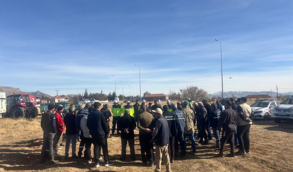 Kayseri’de Traktörlere Reflektör Dağıtıldı (1)