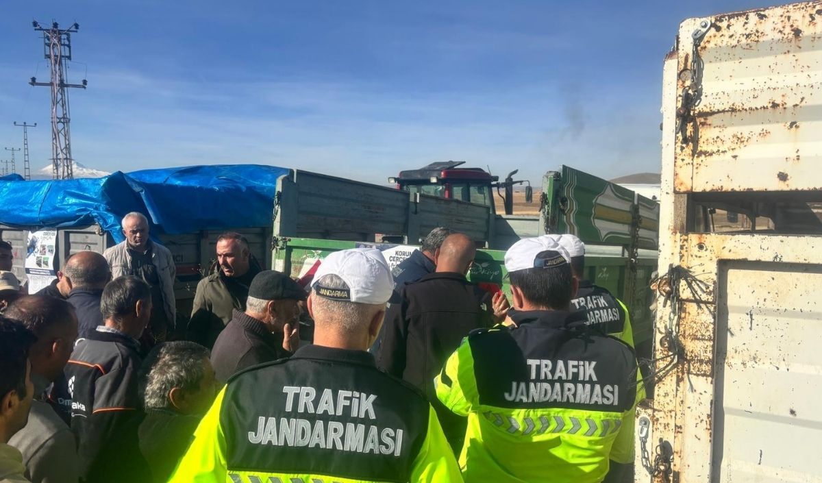 Kayseri’de Traktörlere Reflektör Dağıtıldı (3)