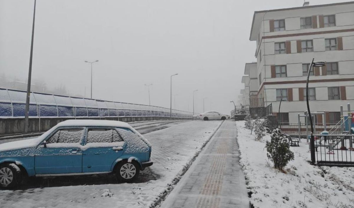 Kayseri’nin Yüksek Kesimlerine Mevsimin Ilk Karı Yağdı (2)