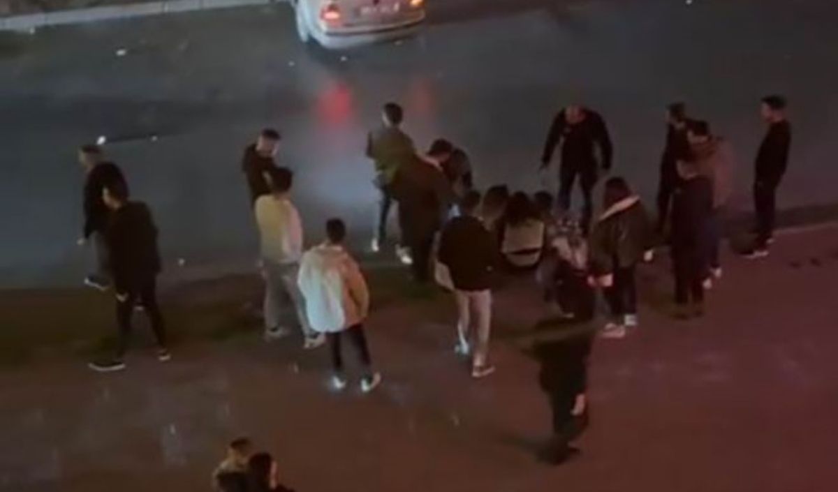 Kontrolden Çıkan Otomobil Direğe Çarptı 4 Yaralı (1)