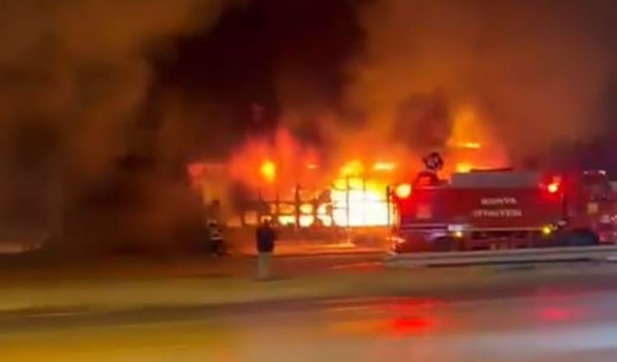 Konya Sanayi Sitesinde 9 Iş Yeri Alevlere Teslim Oldu (1)