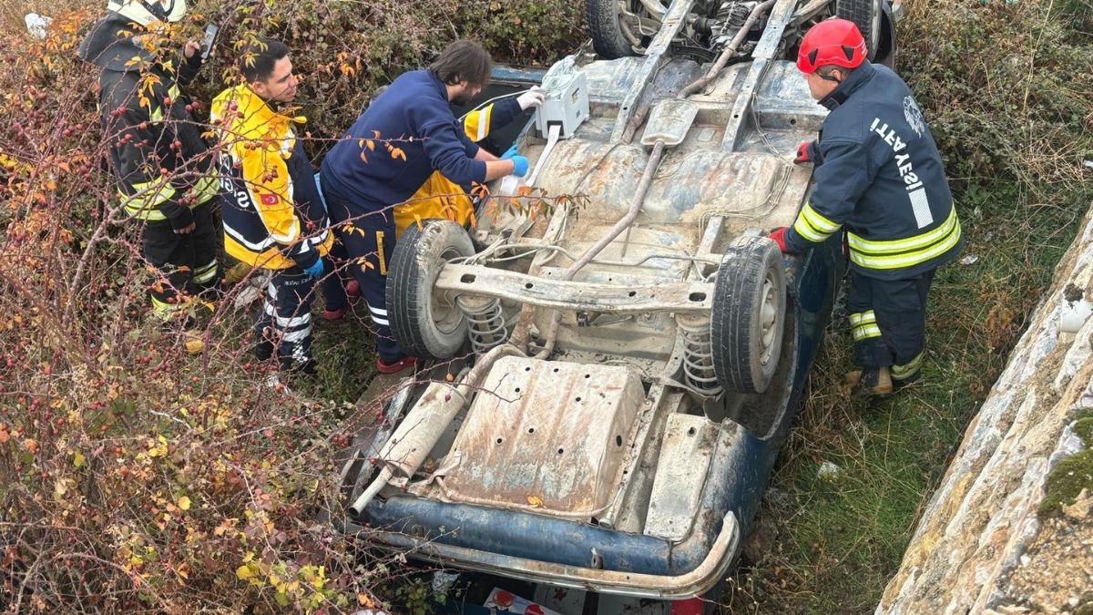 Konya'da Feci Kaza! Şarampole Devrilen Otomobilin Sürücüsü Hayatını Kaybetti (1)