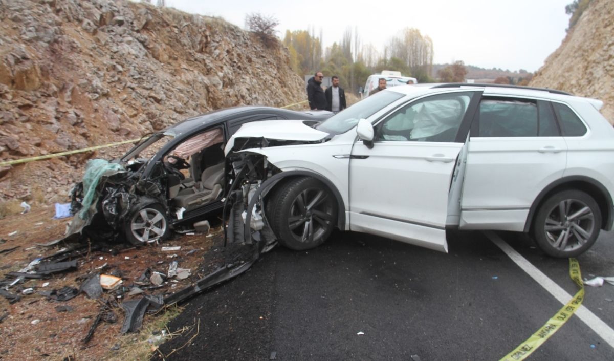 Konya’da Iki Otomobil Çarpıştı 1 Ölü, 3 Yaralı (1)