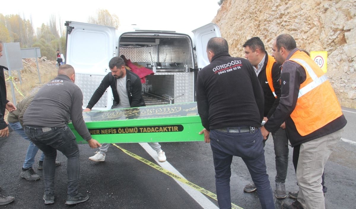 Konya’da Iki Otomobil Çarpıştı 1 Ölü, 3 Yaralı (2)