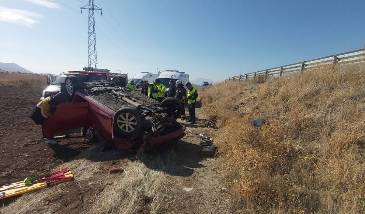 Konya’da Otomobil Şarampole Yuvarlandı 1 Ölü 2 Yaralıü (2)