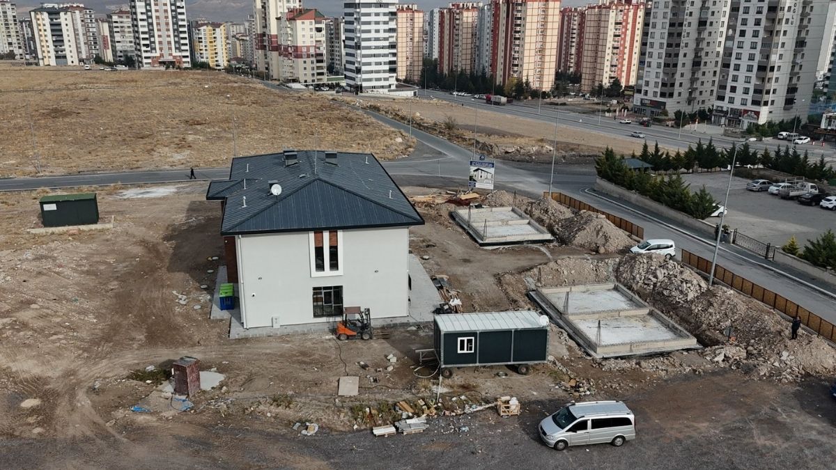 Melikgazi’de Yeni Sağlık Merkezi Tamamlandı Açılış Için Geri Sayım!Ması Bekleniyor. Yeni Fiyatla Motorinin Litresi 61,57 Tl’den 59,13 Tl’ye Düşecek. (3)