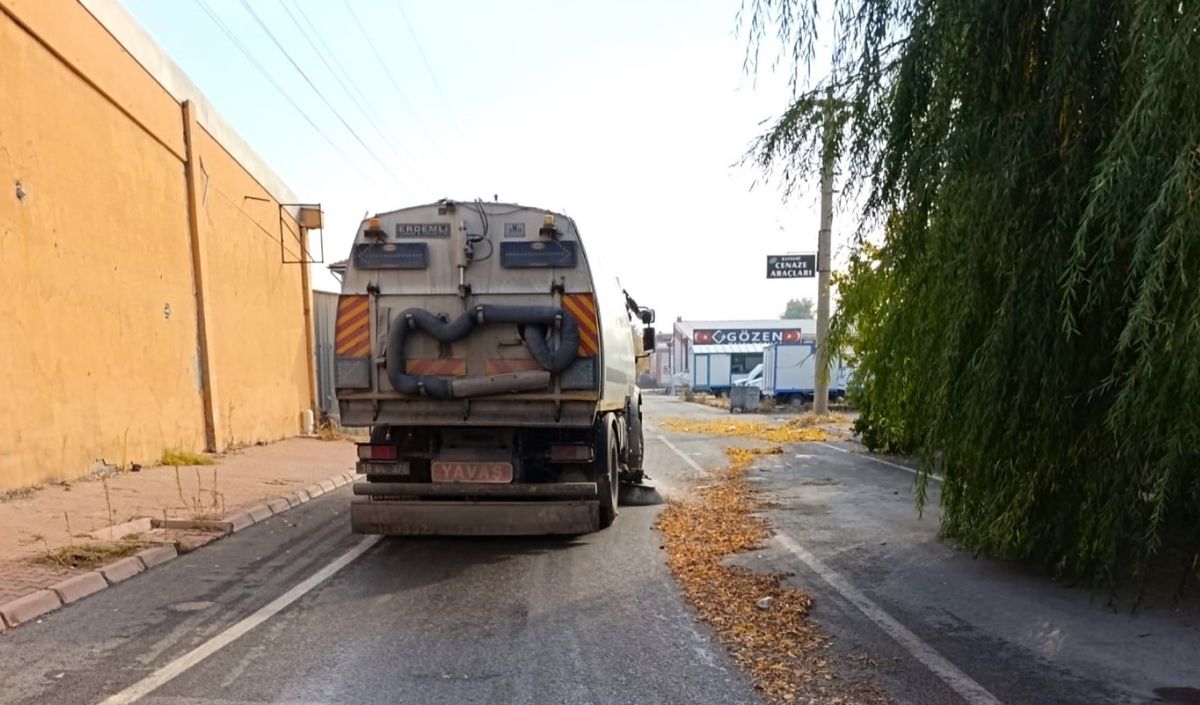 Melikgazi’nin Temizlik Ordusu Mahalleleri Pırıl Pırıl Yapıyor (2)