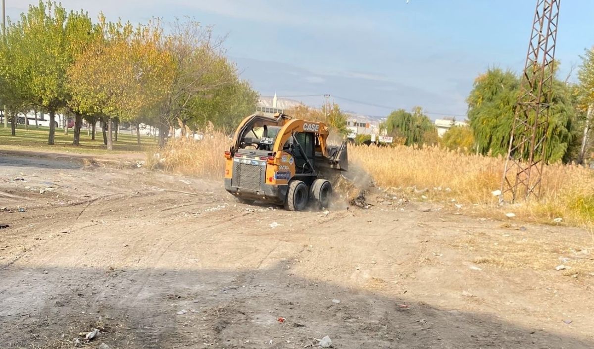 Melikgazi’nin Temizlik Ordusu Mahalleleri Pırıl Pırıl Yapıyor