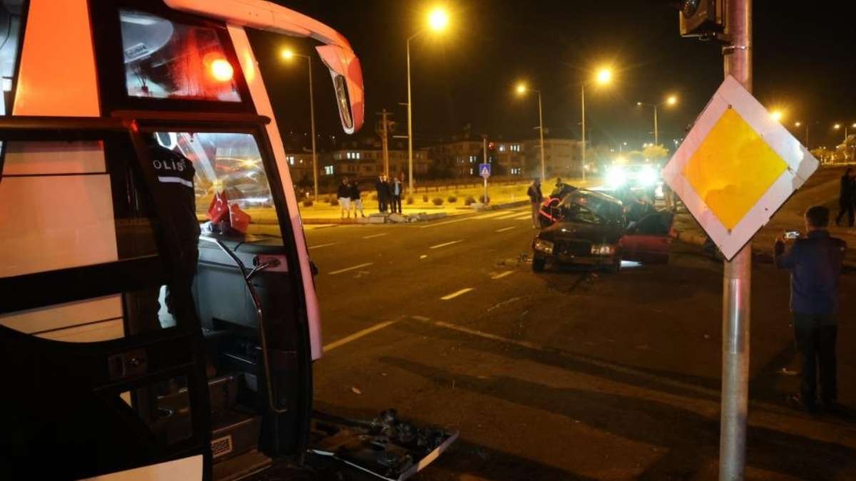 Nevşehir’de Korkunç Kaza 2 Ölü 2'Si Ağır 3 Yaralı!2