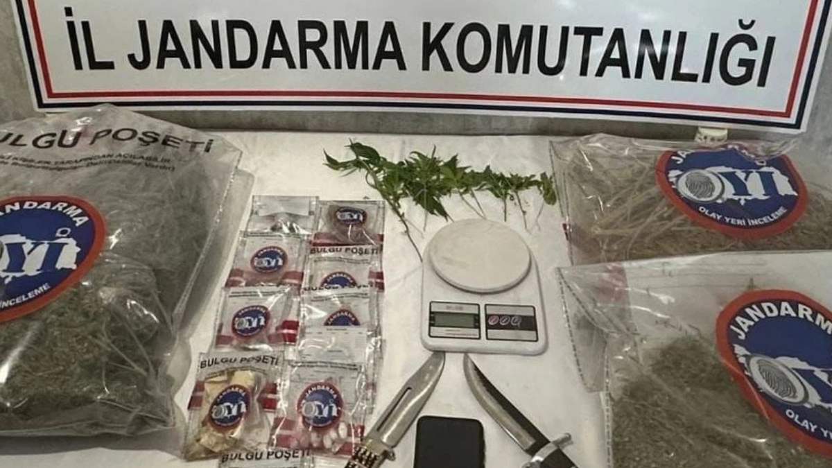 Niğde’nin Bor İlçesinde Düzenlenen Operasyonda 2 Kilo 220 Gram Esrar Dahil Çok Sayıda Uyuşturucu Madde Ele