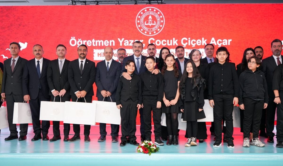 “Öğretmen, Yazar; Çocuk Çiçek Açar” Yarışmasında Ödüller Sahiplerini Buldu (4)
