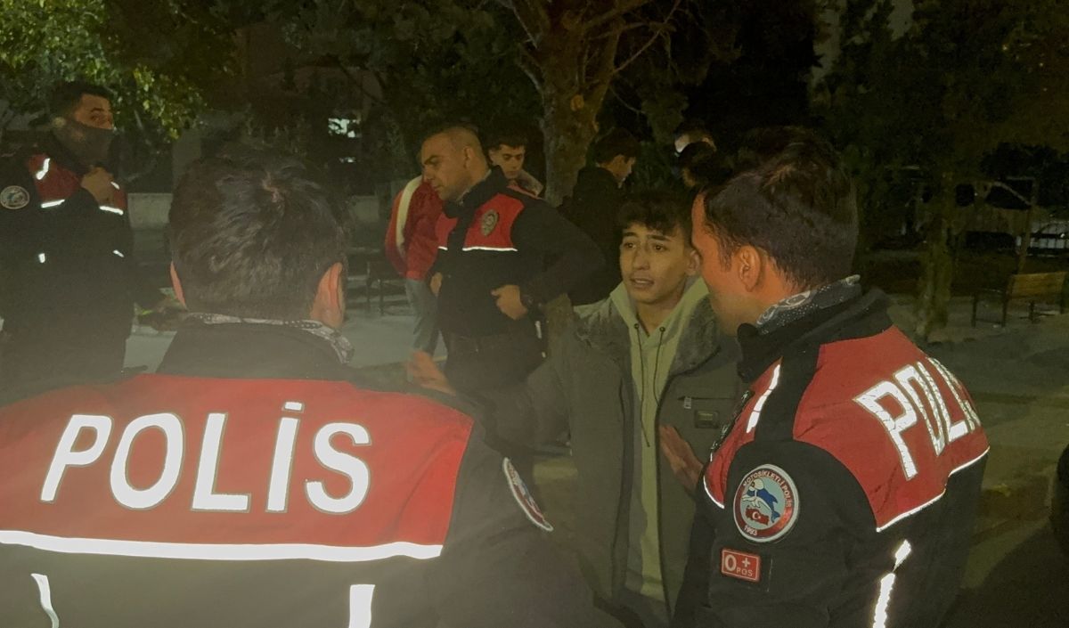 Parkta Otururken Bıçaklandı (1)