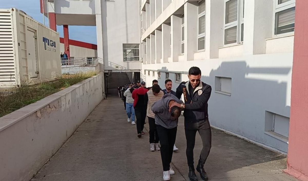 Sazan Sarmalı’ Çetesi Çökertildi! 10 Ilde Operasyon 35 Gözaltı (2)