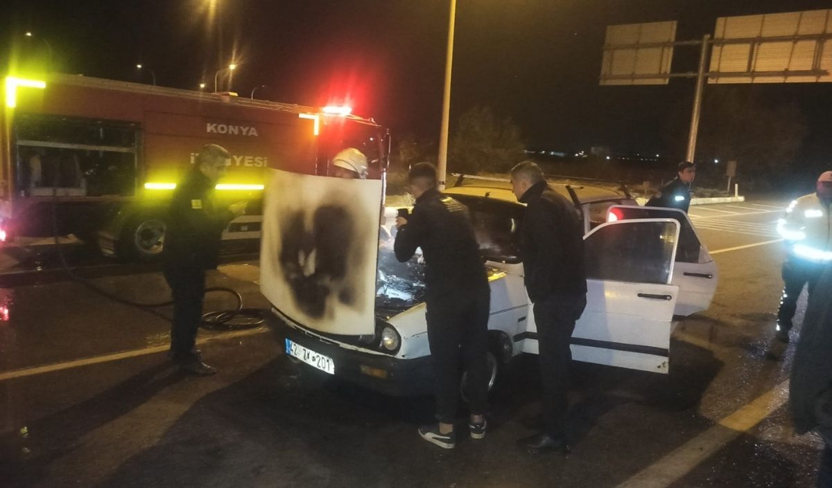 Seydişehir’de Kırmızı Işıkta Bekleyen Otomobilde Yangın Çıktı (1)