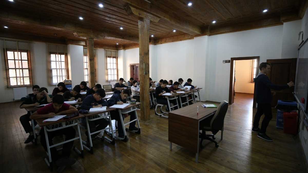 Talas Amerikan Koleji (1)