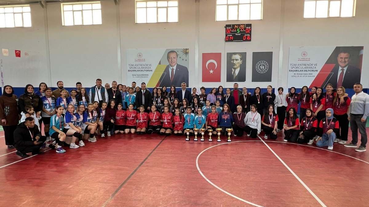 Tomarza Mahalli Lig Voleybol Müsabakaları Şampiyonları Belli Oldu3