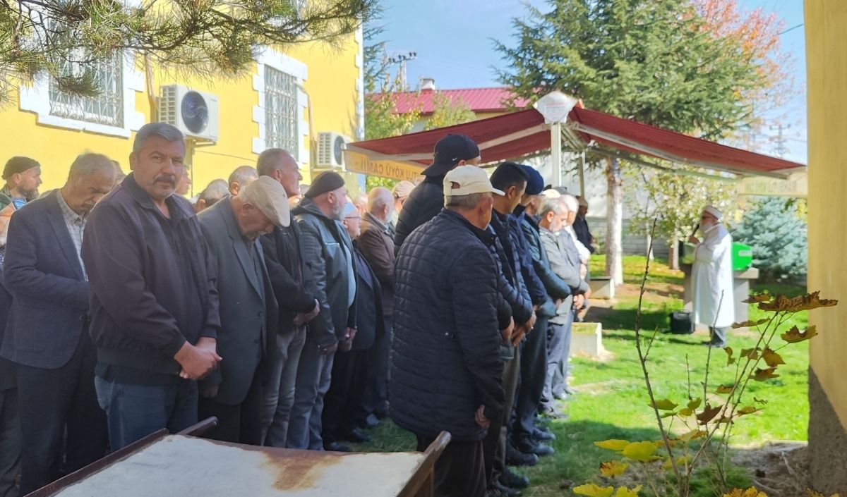 Vefat Eden Eşinin Saçlarını Saklıyordu Öldü